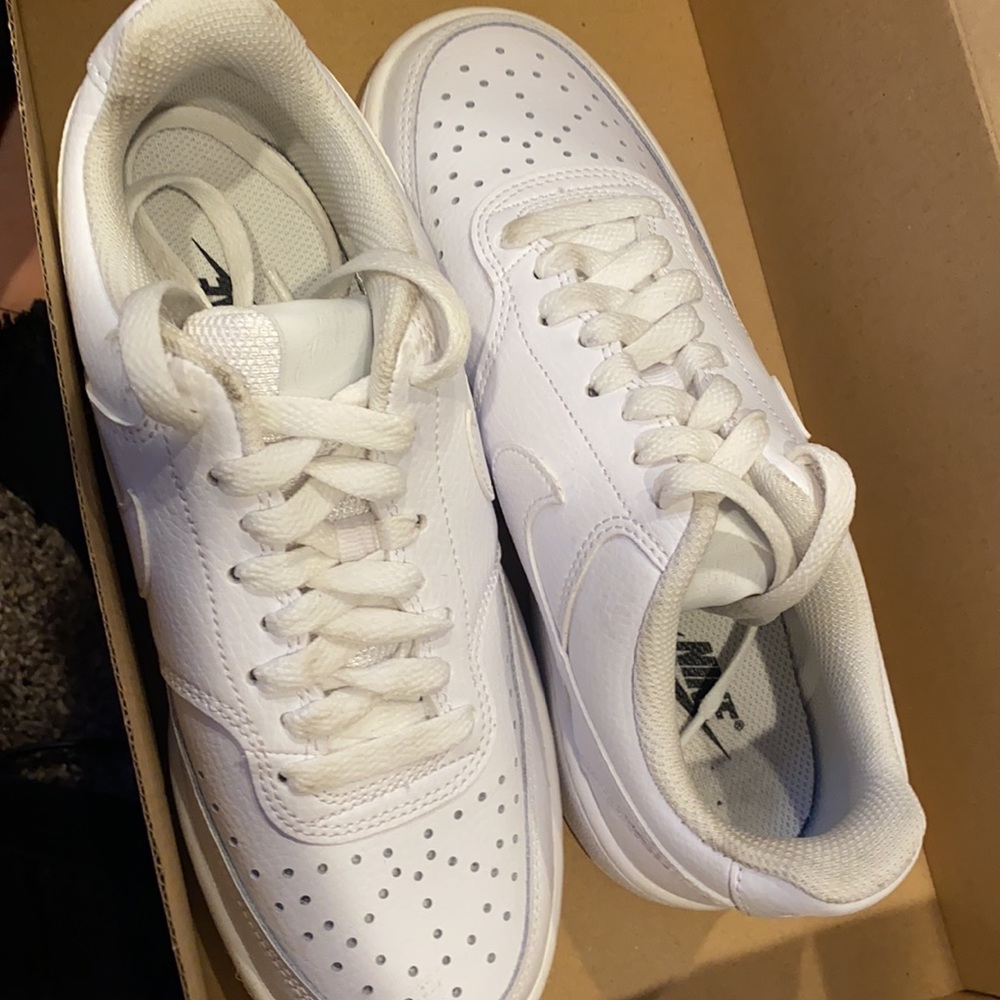 Nikes - Picture 2 of 8